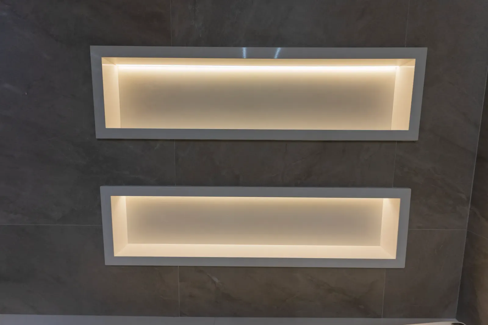 Nichos iluminados com fita de LED