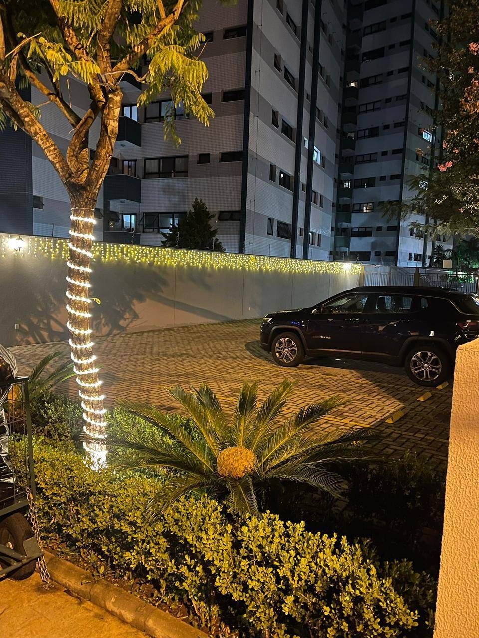 Fachada de condomínio iluminada pela LED DONIZETE